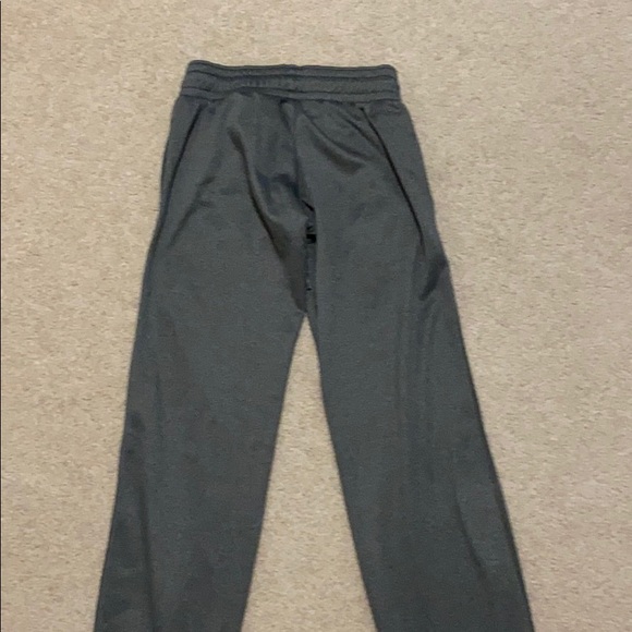 Gray under amour sweat pants. - Picture 3 of 4